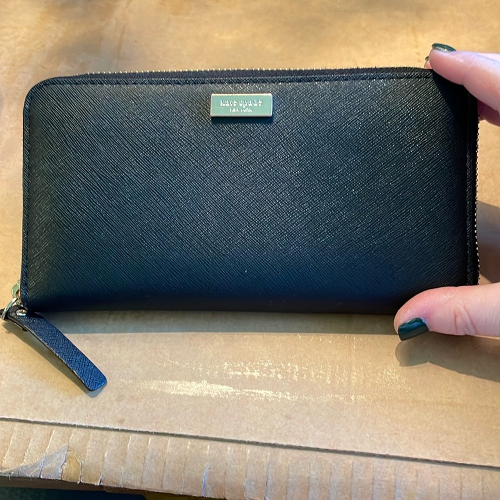 Kate Spade zip wallet